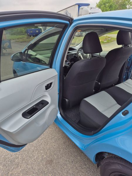TOYOTA AQUA 2012 AUTOMATIC 352673408