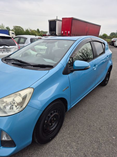 TOYOTA AQUA 2012 AUTOMATIC 352673400