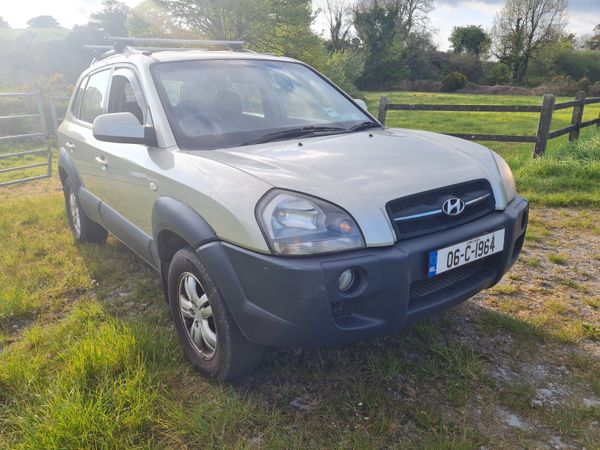 2006 hyundai Tucson 2.0l manual towbar 352775164
