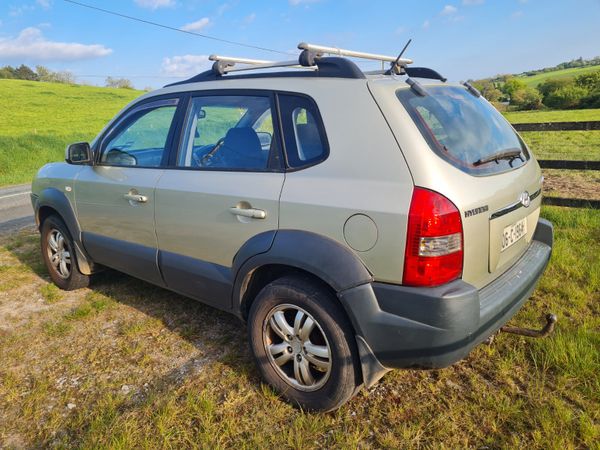 2006 hyundai Tucson 2.0l manual towbar 352775162