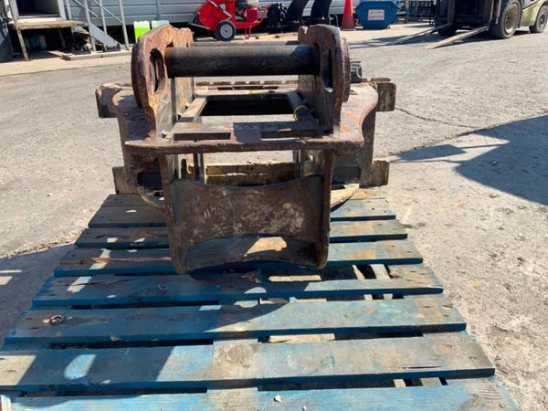 DROMONE PALLET FORKS.....65mm PINS........411v. 352809509