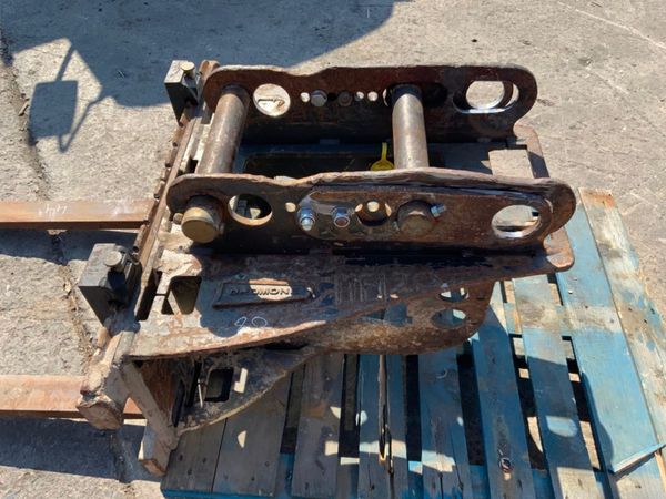 DROMONE PALLET FORKS.....65mm PINS........411v. 352809515