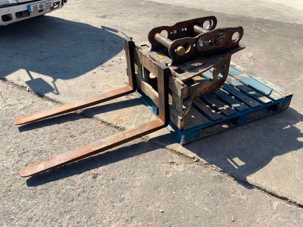 DROMONE PALLET FORKS.....65mm PINS........411v. 352809516