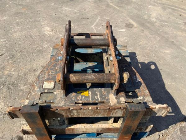 DROMONE PALLET FORKS.....65mm PINS........411v. 352809517