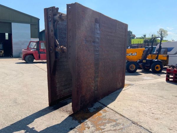 3.5mts x 2.5mts TRENCH BOX ASSEMBLY.......1005. 352810904