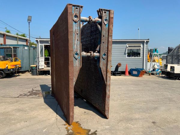 3.5mts x 2.5mts TRENCH BOX ASSEMBLY.......1005. 352810900