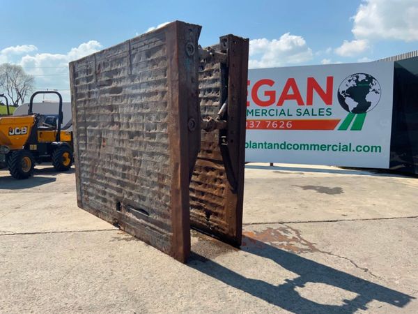 3.5mts x 2.5mts TRENCH BOX ASSEMBLY.......1005. 352810911