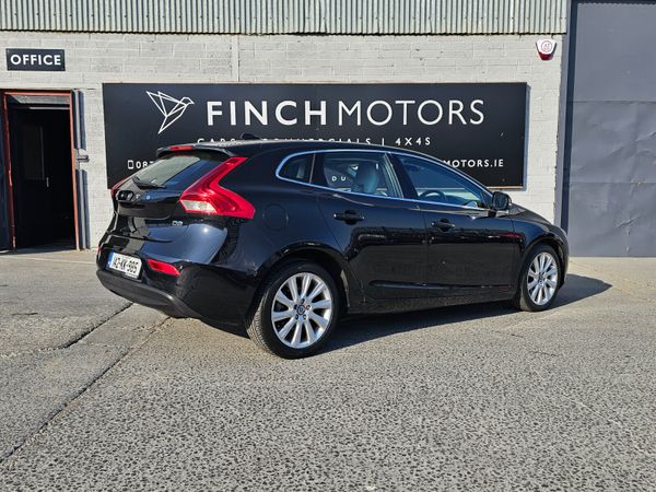 VOLVO V40 SE LUX NAV // NEW NCT 03/26 353097707