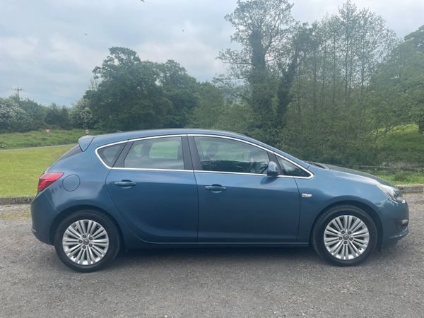 Opel Astra 2014 , low milage , new clutch 353351722