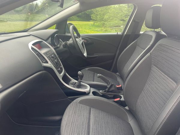 Opel Astra 2014 , low milage , new clutch 353351770
