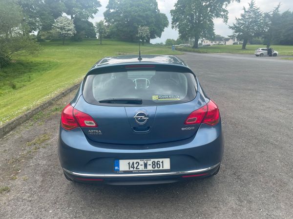 Opel Astra 2014 , low milage , new clutch 353351771