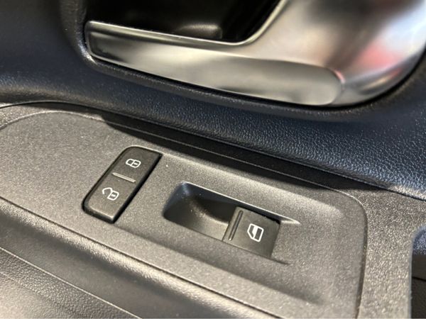 Volkswagen up! 1.0  MOVE Manual 60PS 5DR 353715947