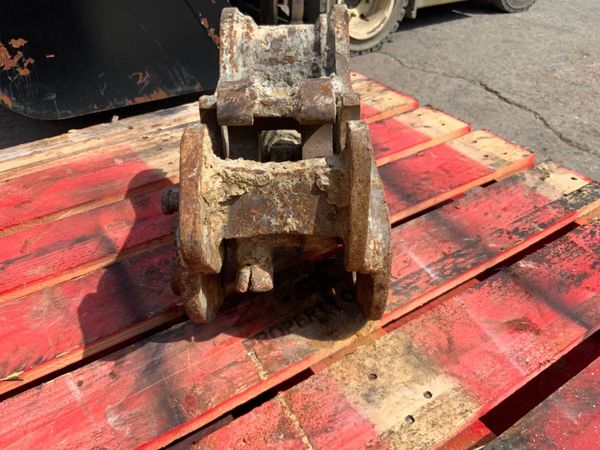 DOUBLE LOCKING MANUAL Q/HITCH..38mm PINS. 353800834
