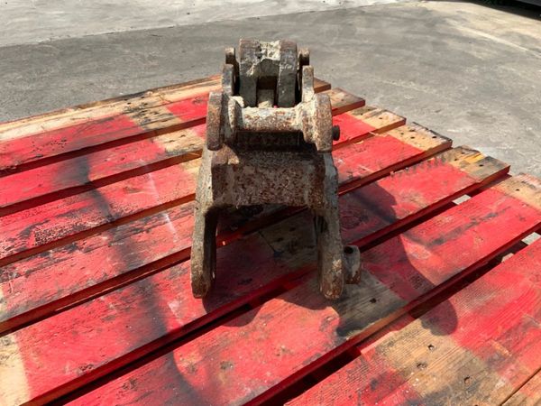 DOUBLE LOCKING MANUAL Q/HITCH..38mm PINS. 353800831