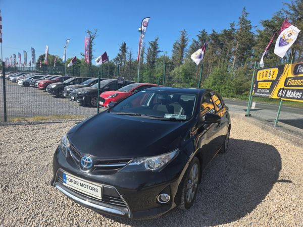 Toyota Auris Hybrid Automatic 2015 353813478