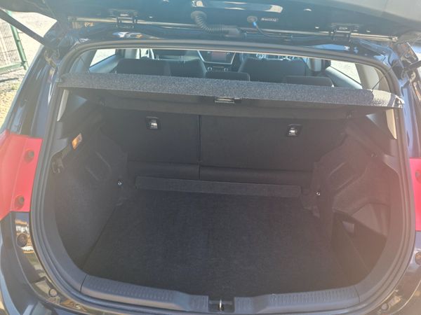 Toyota Auris Hybrid Automatic 2015 353813480