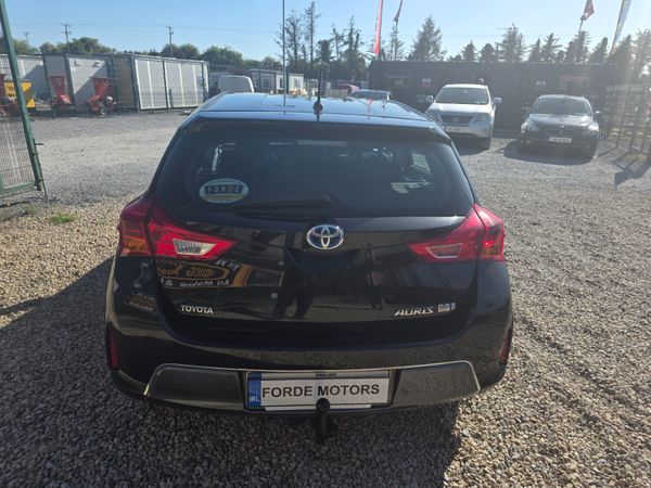 Toyota Auris Hybrid Automatic 2015 353813483