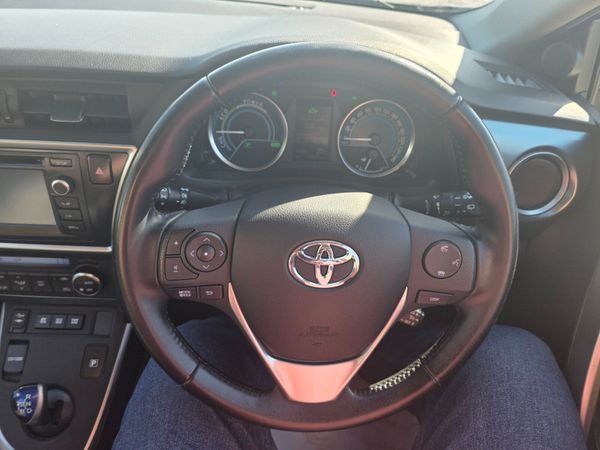 Toyota Auris Hybrid Automatic 2015 353813504