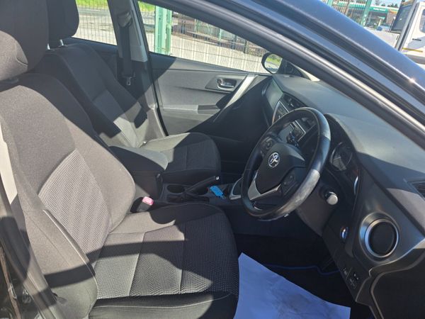 Toyota Auris Hybrid Automatic 2015 353813503
