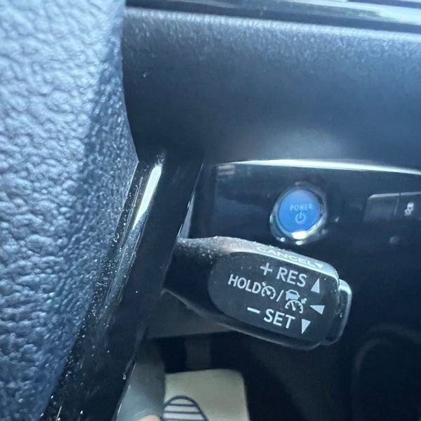 Toyota Prius 2021/ Dec Month 353867021