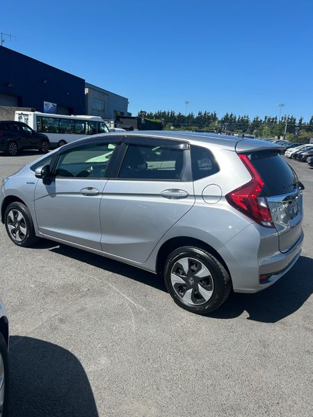 Honda fit hybrid auto 353931044