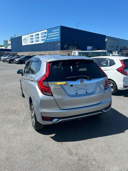 Honda fit hybrid auto 353931075