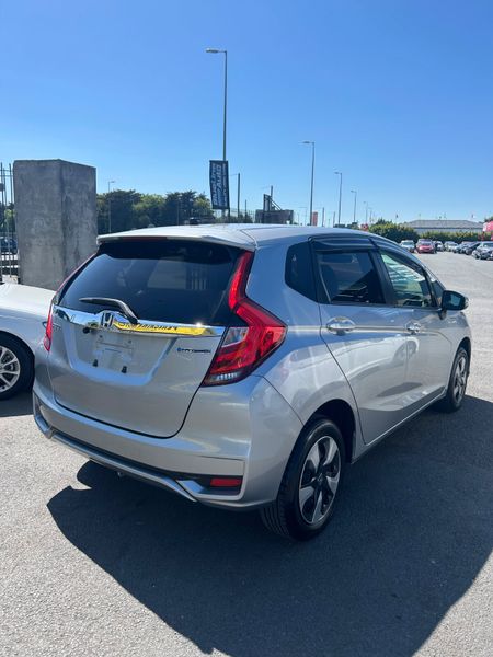 Honda fit hybrid auto 353931072