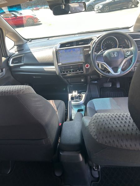 Honda fit hybrid auto 353931081