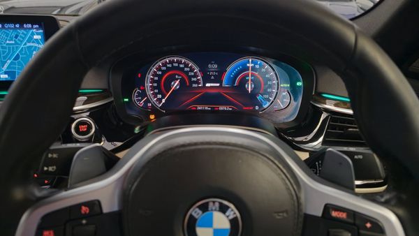BMW 5-Series 2017 G30 AA APPROVED 353974313