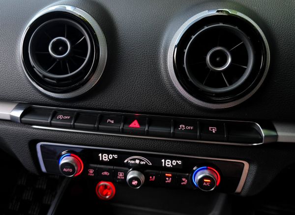 🔥 2015 Audi A3  1.4 TFSI Auto Stronic/Low M 364126104