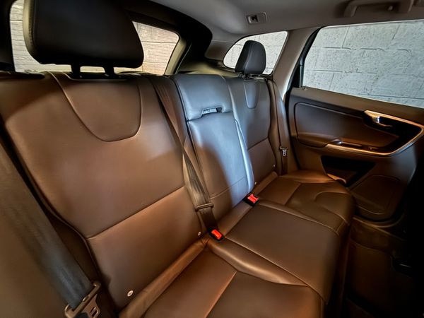 Volvo XC60 2Ltr D4 SE-Nav 364209038