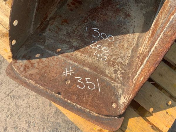 12" DIGGING BUCKET.........45mm PINS.........351. 364220387