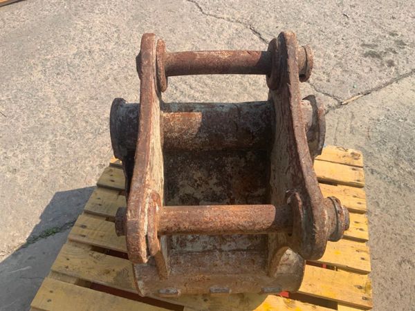 12" DIGGING BUCKET.........45mm PINS.........351. 364220383