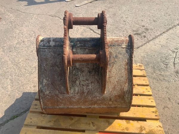 24" DIGGING BUCKET.....45mm PINS.......116. 364220713