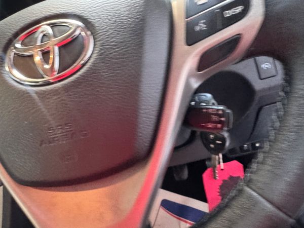 Toyota Avensis 2011 364251242