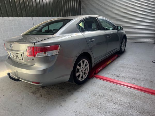 Toyota Avensis 2011 364251264