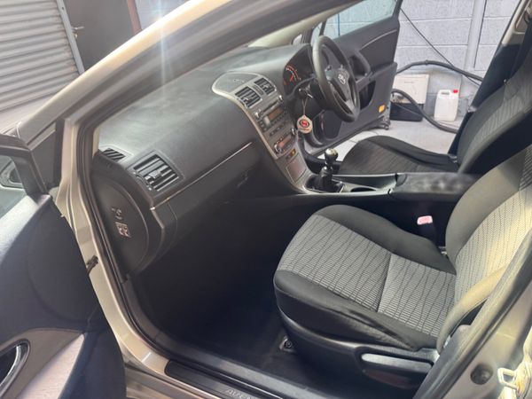 Toyota Avensis 2011 364251262