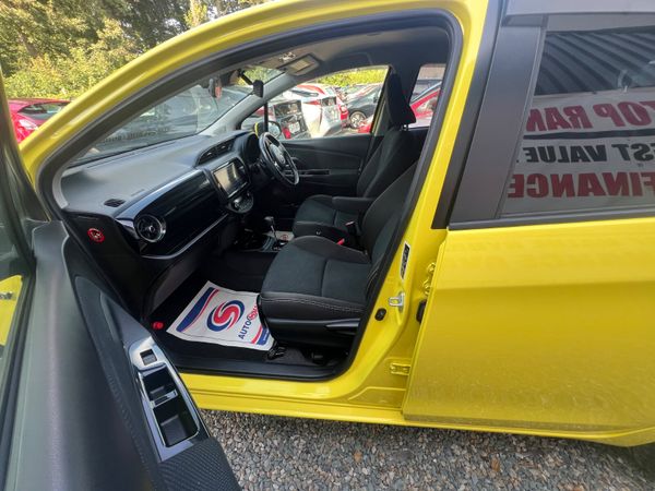 Toyota vitz 2017** hybird low Milage -** 364252605