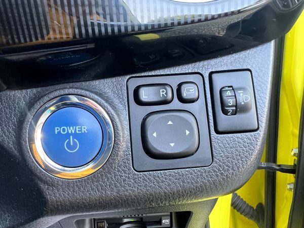 Toyota vitz 2017** hybird low Milage -** 364252606