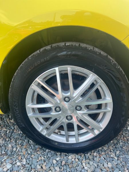 Toyota vitz 2017** hybird low Milage -** 364252602