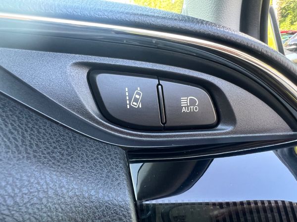 Toyota vitz 2017** hybird low Milage -** 364252603