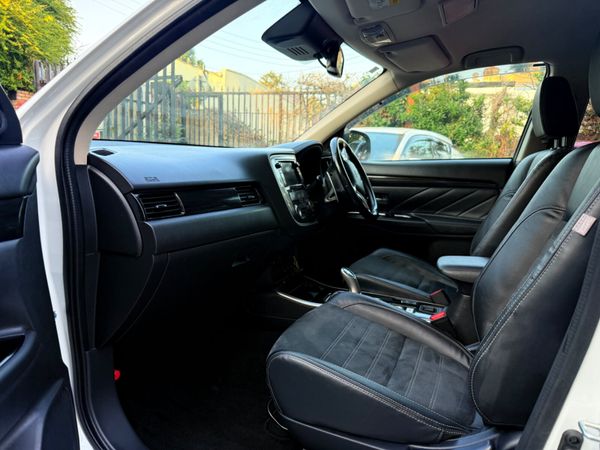 2017 Mitsubishi Outlander PHEV 200BHP 364287946