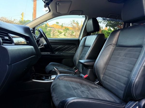 2017 Mitsubishi Outlander PHEV 200BHP 364287951