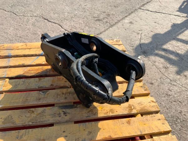 JCB HYDRAULIC QUICK HITCH....45mm PINS...1487t. 364338119