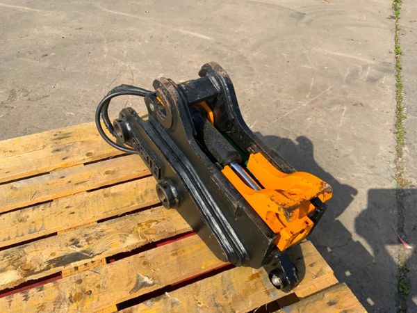JCB HYDRAULIC QUICK HITCH....45mm PINS...1487t. 364338111