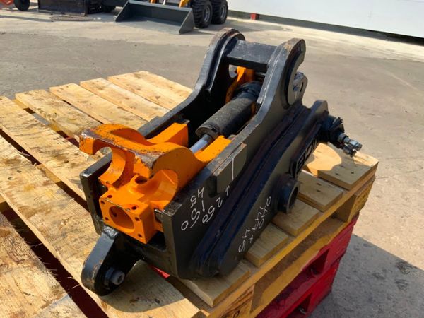 JCB HYDRAULIC QUICK HITCH....45mm PINS...1487t. 364338112