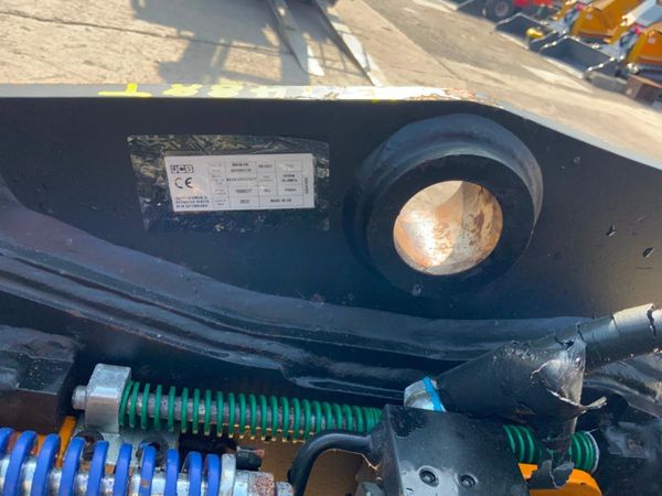 JCB HYDRAULIC QUICK HITCH....45mm PINS...1487t. 364338120