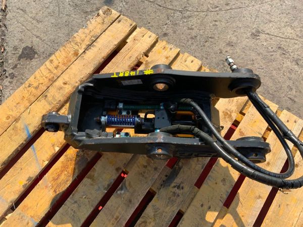 JCB HYDRAULIC QUICK HITCH....45mm PINS...1487t. 364338122