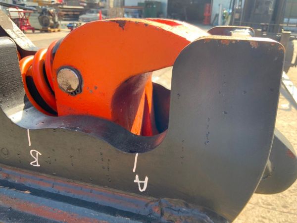 UNUSED HILL QUICK HITCH....80mm PINS.......1487. 364338434