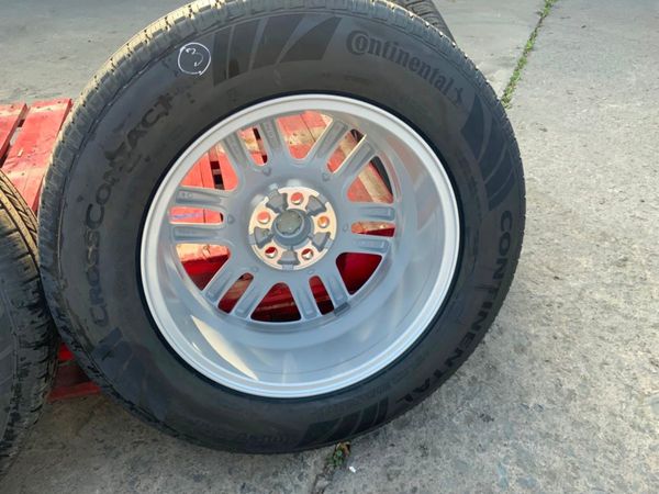 19" LAND ROVER DEFENDER ALLOYS & TYRES. 364392717